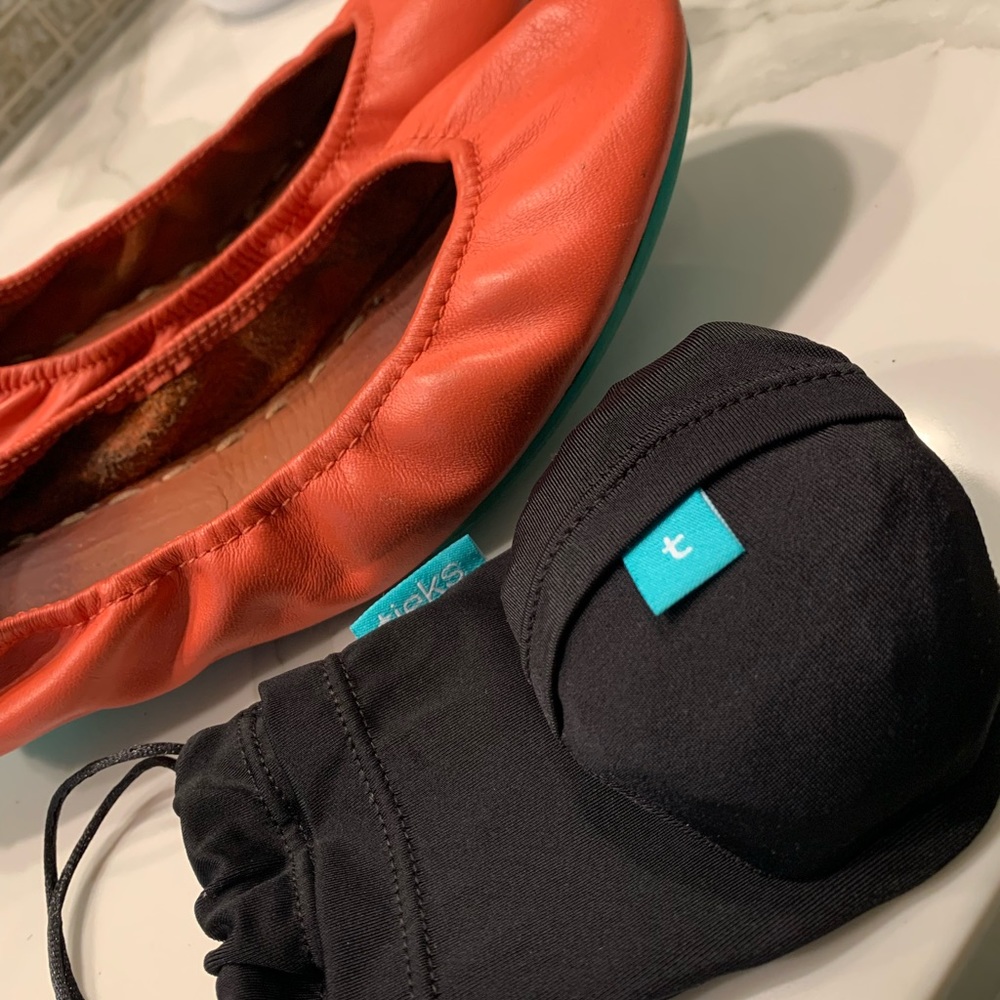 Tiek Tangerine Flats Sz 9 with storage bag/tote